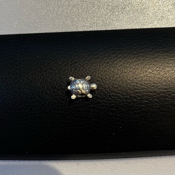 Pandora sparkling turtle bracelet charm - Picture 3 of 3
